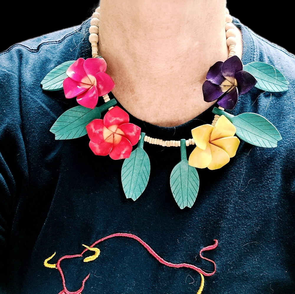 VTG Hand-Painted Carved Balsa Wood Hibiscus Flower Statement  Necklace Boho 18"L